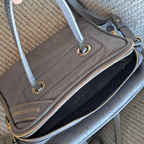 Gorgeous BALENCIAGA Crossbody bag in gray - Picture 2 of 9